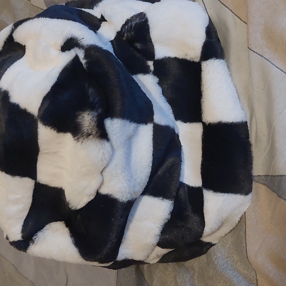 Brand new Suede/velour checker bucket hat - Picture 3 of 3